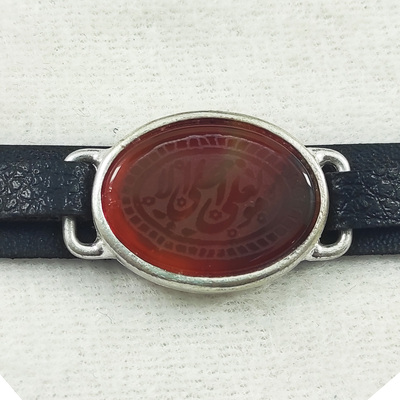 دستبند چرم دارای سنگ عقیق خطی طرح هو لعلی اعلی سلین کالا MPS-12301421